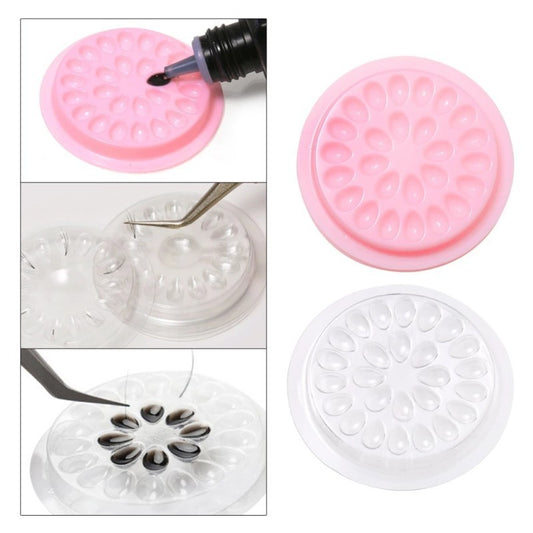 Disposable Plastic Palette: Disposable plastic palette.