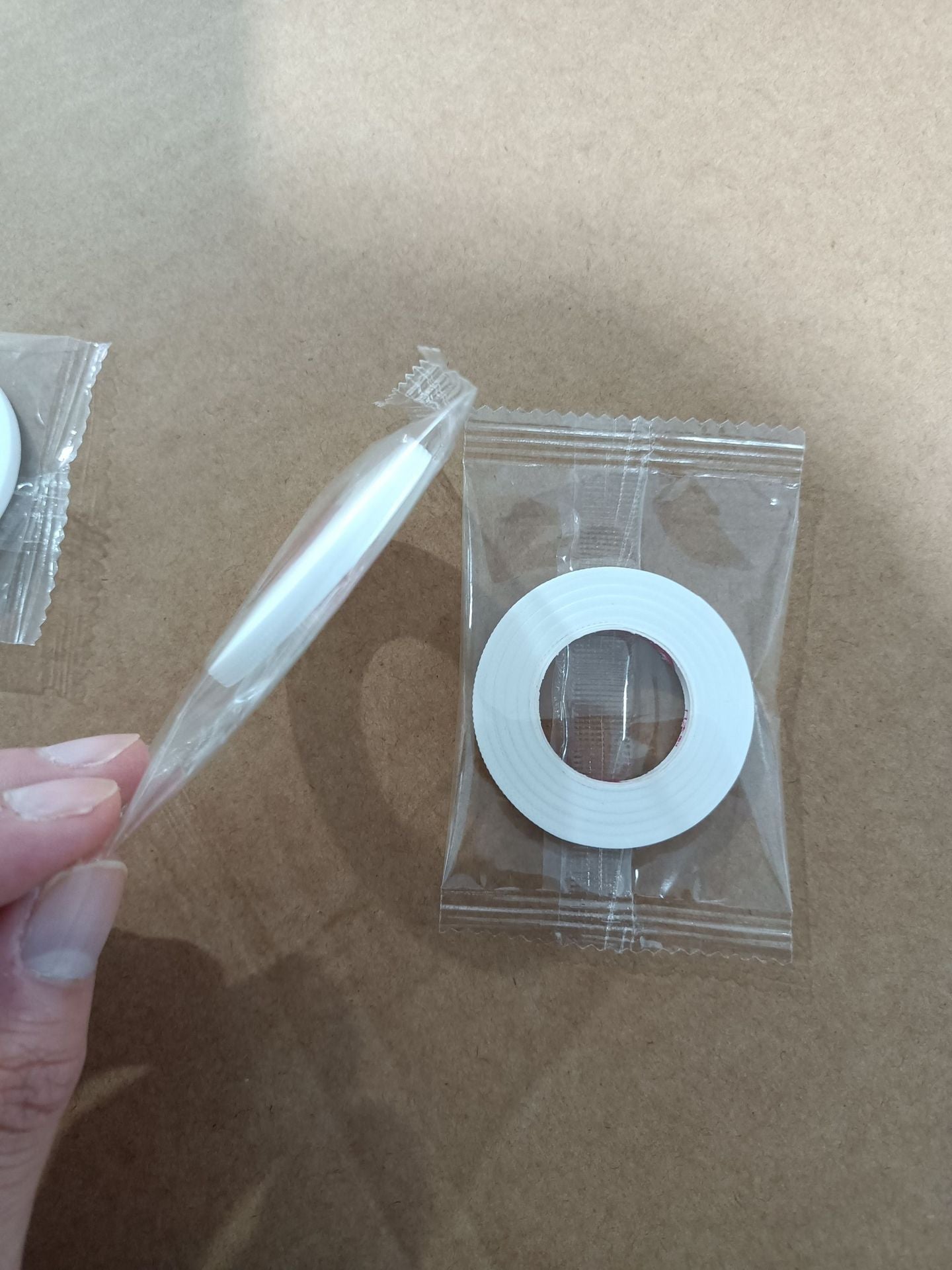 4mm non-woven adhesive tape for eyelash grafting.